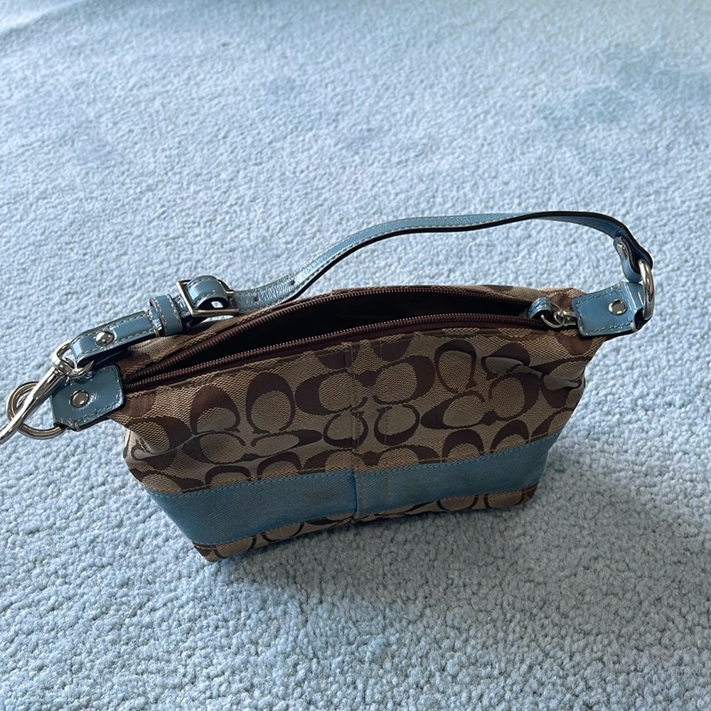 Coach Small Pocketbook used